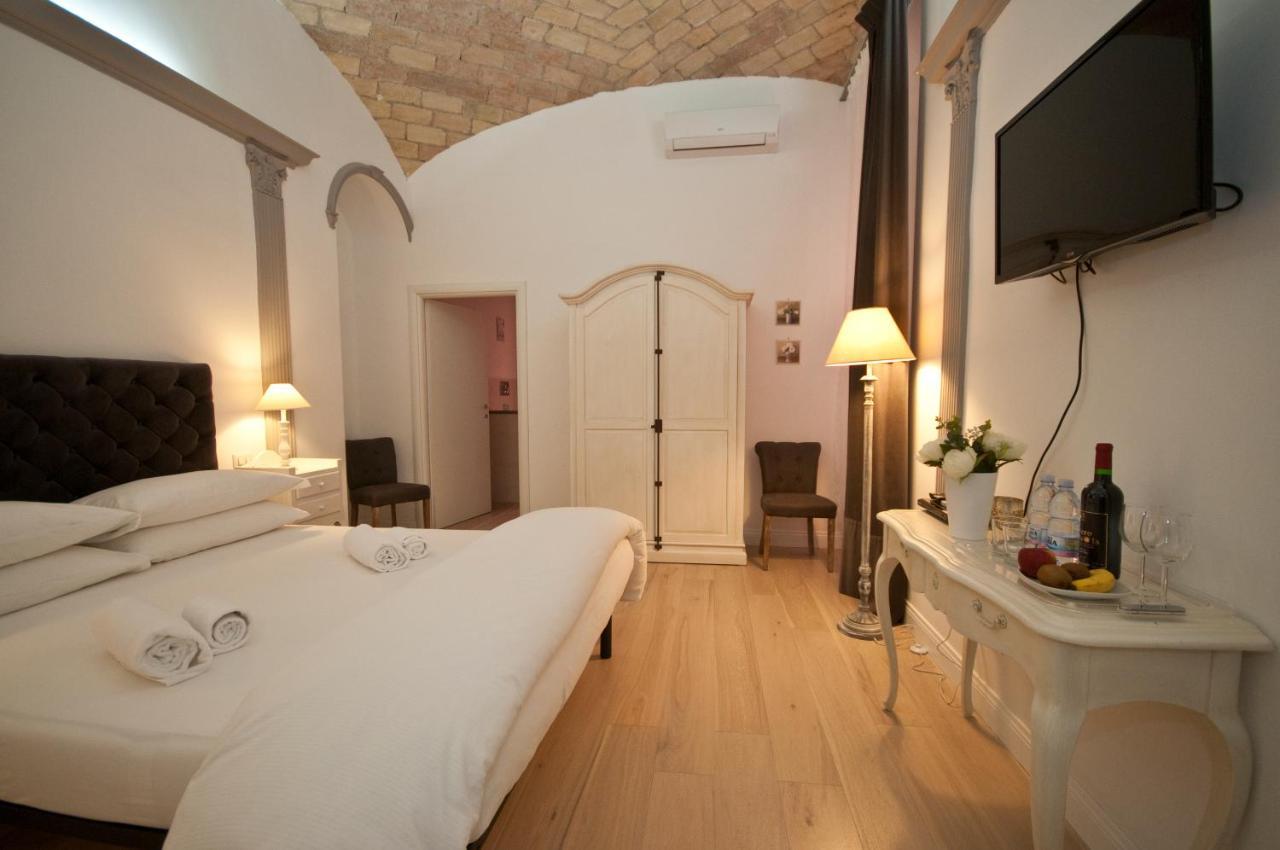 B&B La Finestra Sul Colosseo Rzym Zewnętrze zdjęcie